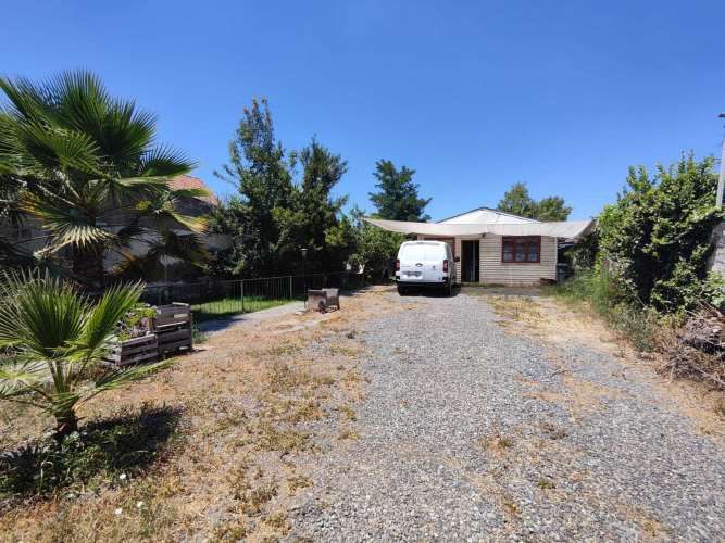 CENTRAL BARRIO - CASA CON GRAN TERRENO !! (63852)