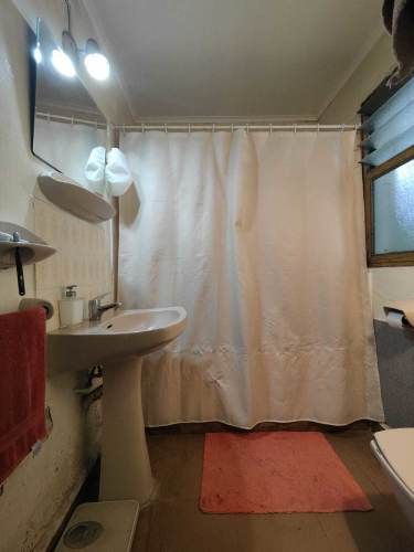 CENTRAL BARRIO - CASA CON GRAN TERRENO !! (63852)