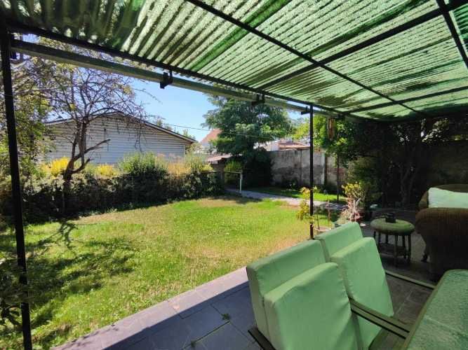 CENTRAL BARRIO - CASA CON GRAN TERRENO !! (63852)