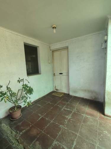 CENTRAL BARRIO - CASA CON GRAN TERRENO !! (63852)