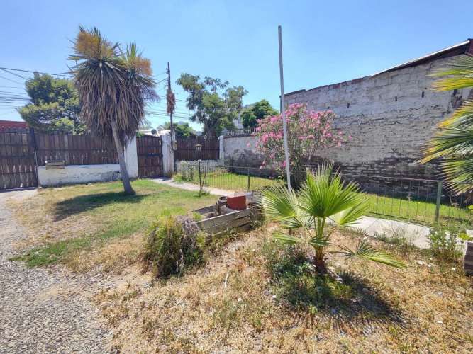 CENTRAL BARRIO - CASA CON GRAN TERRENO !! (63852)