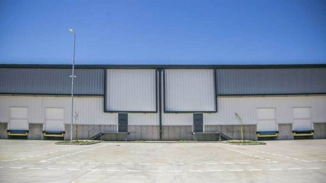 Amplios patios de maniobra, opción oficinas  (64325)