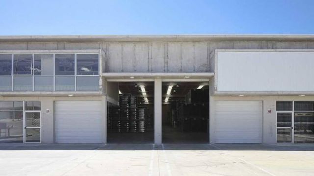 Amplios patios de maniobra, opción oficinas  (64325)