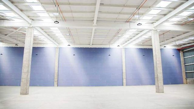 Amplios patios de maniobra, opción oficinas  (64325)