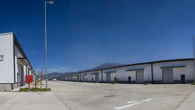 Amplios patios de maniobra, opción oficinas  (64325)