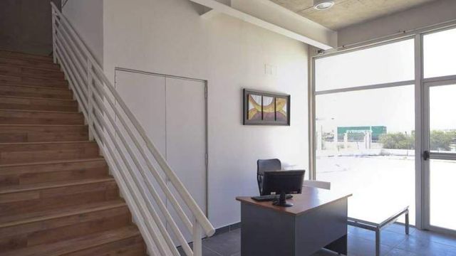 Amplios patios de maniobra, opción oficinas  (64325)