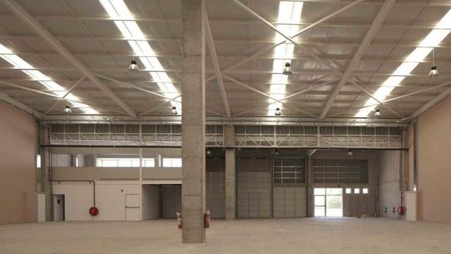 Amplios patios de maniobra, opción oficinas  (64325)