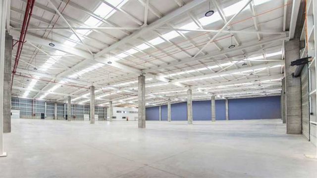 Amplios patios de maniobra, opción oficinas  (64325)