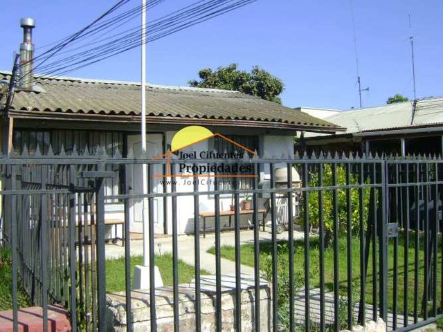 Casa sólida, 1 piso, en condominio, buen sector, Av República C-2352