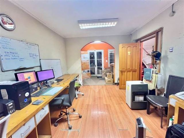 OFICINA Galvarino Gallardo / Marchant Pereira