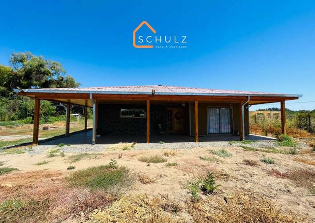 Casa en venta con terreno de 1 Ha. en Colin (65616)