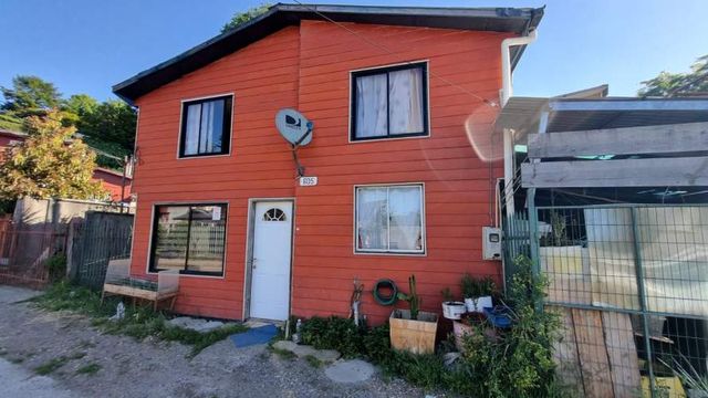 Amplia Casa Pasaje Luis Cruz Martinez