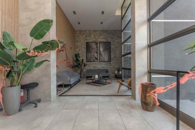 Cuarta Avenida 1350 [487-4]