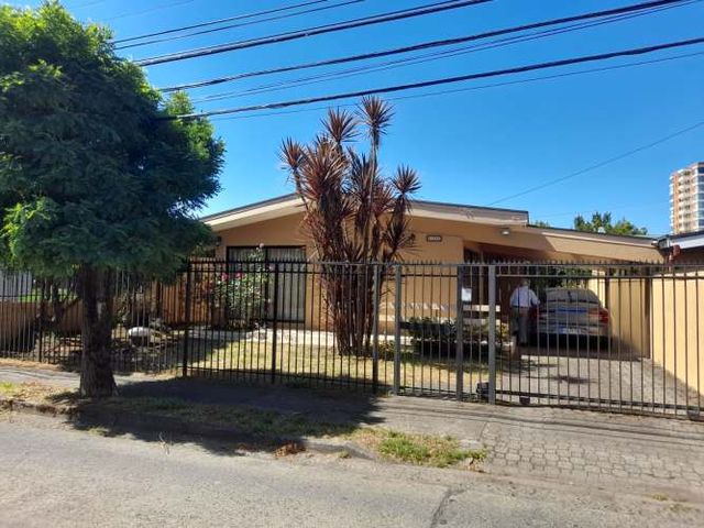 Se Vende Propiedad Apta Para Oficina, Clínica, Habitacional.