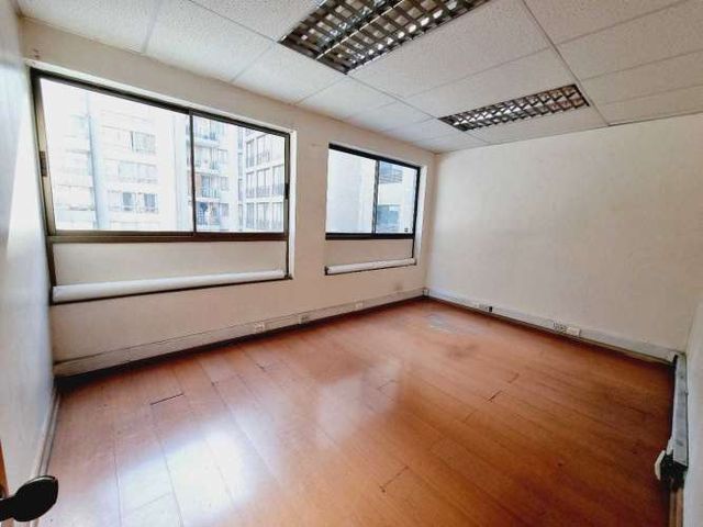 Venta oficina, cercana a tribunales. (68809)