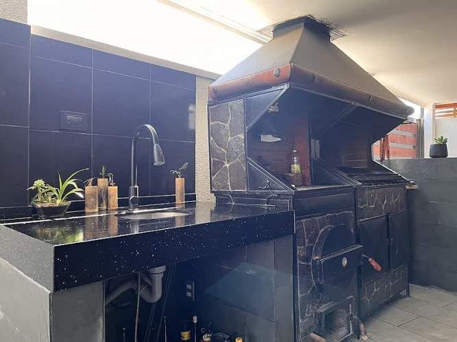 SE VENDE CASA ESQUINA 4D+3B SAN BERNARDO