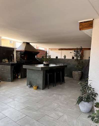 SE VENDE CASA ESQUINA 4D+3B SAN BERNARDO