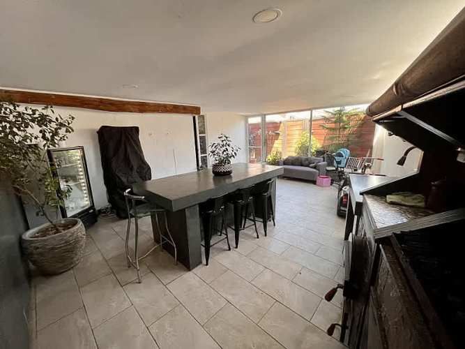 SE VENDE CASA ESQUINA 4D+3B SAN BERNARDO