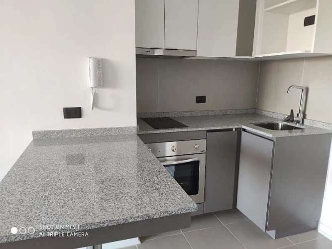 SE VENDE DEPTO 1D+1B METRO ECUADOR