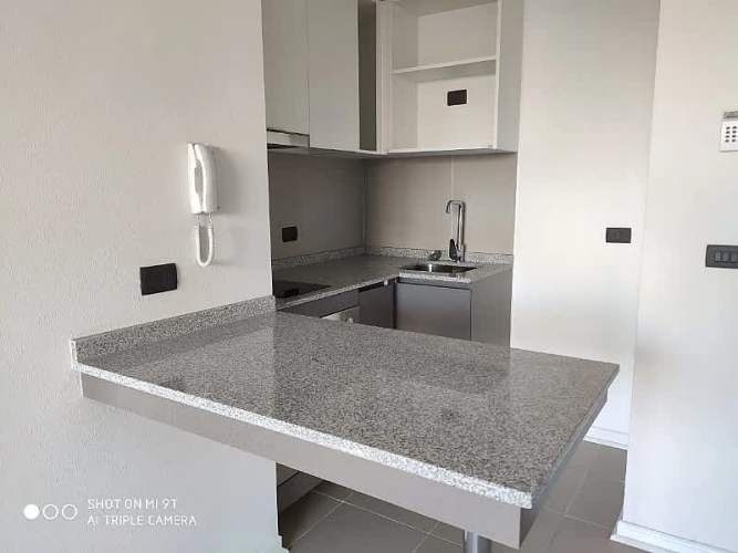 SE VENDE DEPTO 1D+1B METRO ECUADOR