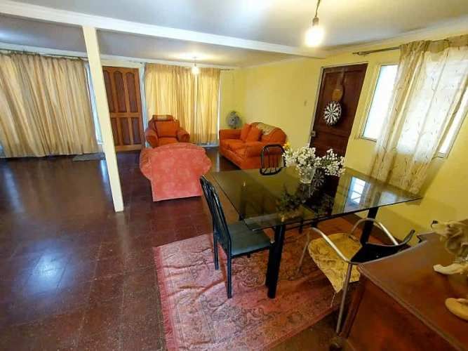 CASA DE 2 PISOS EN ÑUÑOA 4D/2B DE 220M2