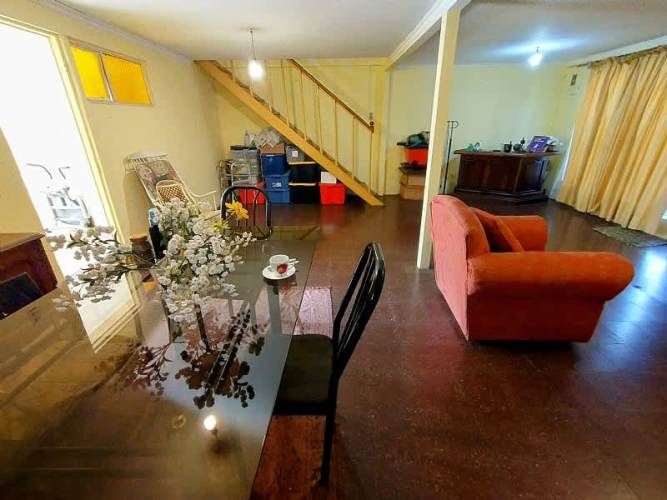 CASA DE 2 PISOS EN ÑUÑOA 4D/2B DE 220M2