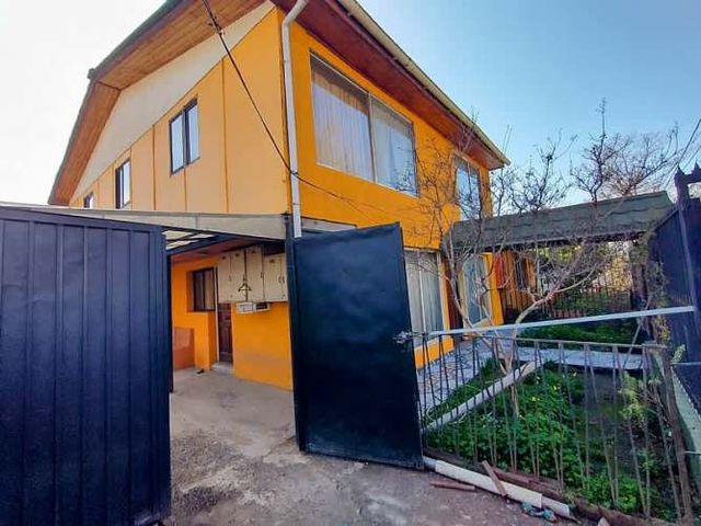 CASA DE 2 PISOS EN ÑUÑOA 4D/2B DE 220M2