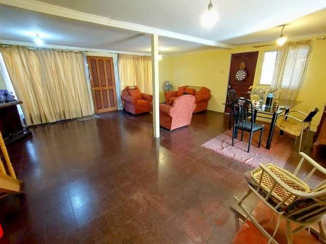 CASA DE 2 PISOS EN ÑUÑOA 4D/2B DE 220M2