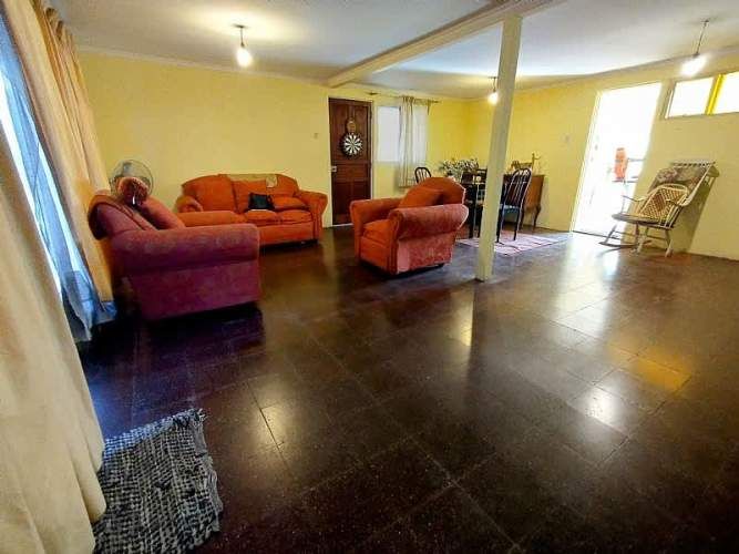 CASA DE 2 PISOS EN ÑUÑOA 4D/2B DE 220M2