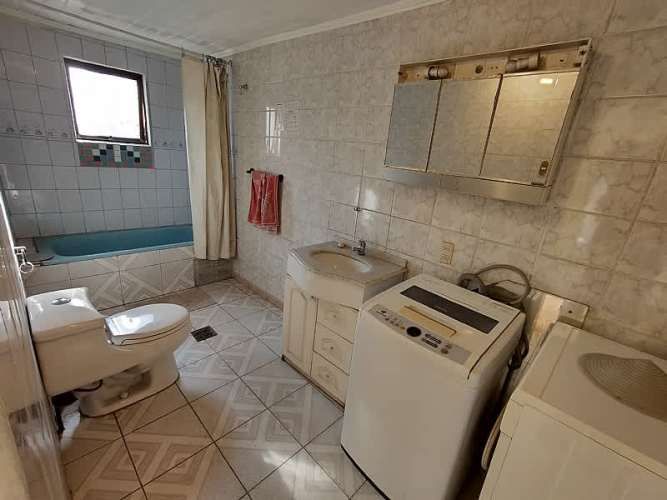 CASA DE 2 PISOS EN ÑUÑOA 4D/2B DE 220M2