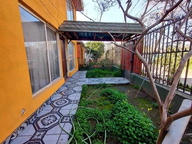 CASA DE 2 PISOS EN ÑUÑOA 4D/2B DE 220M2