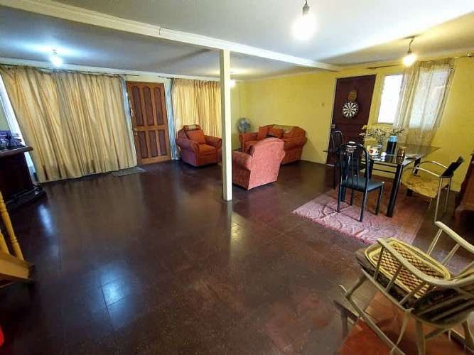 CASA DE 2 PISOS EN ÑUÑOA 4D/2B DE 220M2