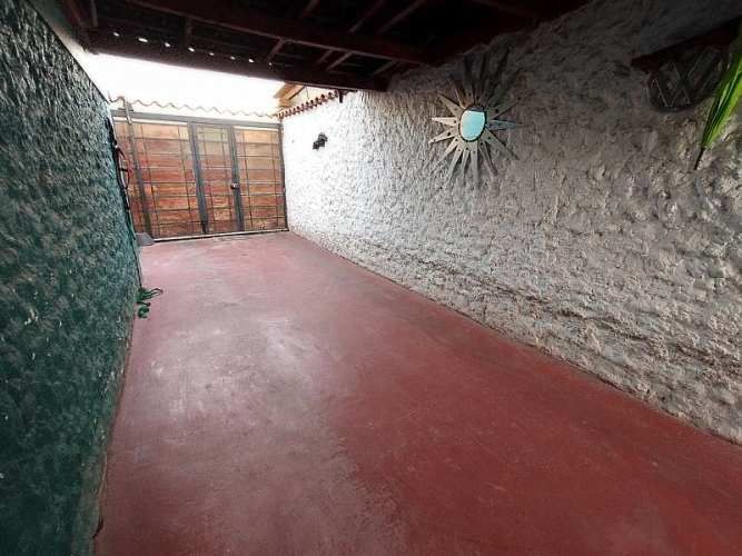 Casa de 2 pisos con 3D/2B. Privilegiada Ubicación