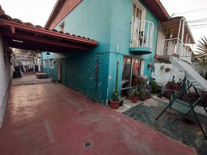 Casa de 2 pisos con 3D/2B. Privilegiada Ubicación