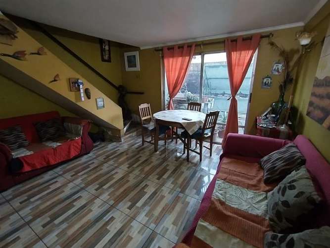 Casa de 2 pisos con 3D/2B. Privilegiada Ubicación