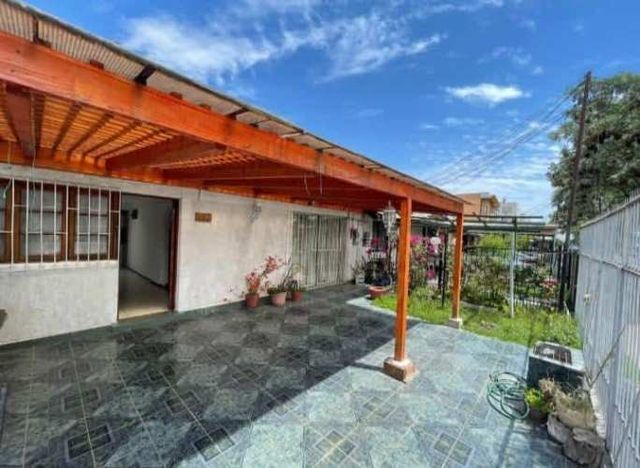 AMPLIA CASA EN AVENIDA EN MAIPU