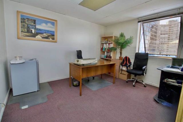 Oficina de 52M2 // Metro P. de Valdivia (70366)