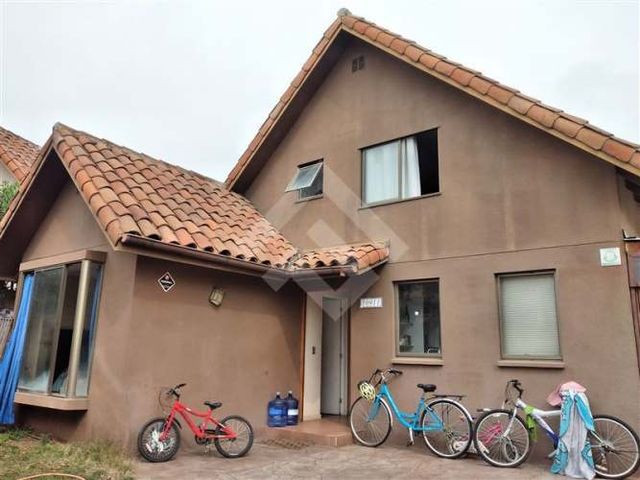 CASA Pasaje Sierra de la cabrera 10911, Colina