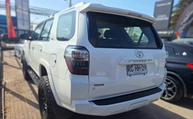 TOYOTA 4RUNNER SR5 4X2 4.0 FULL AUT. AÑO 2022