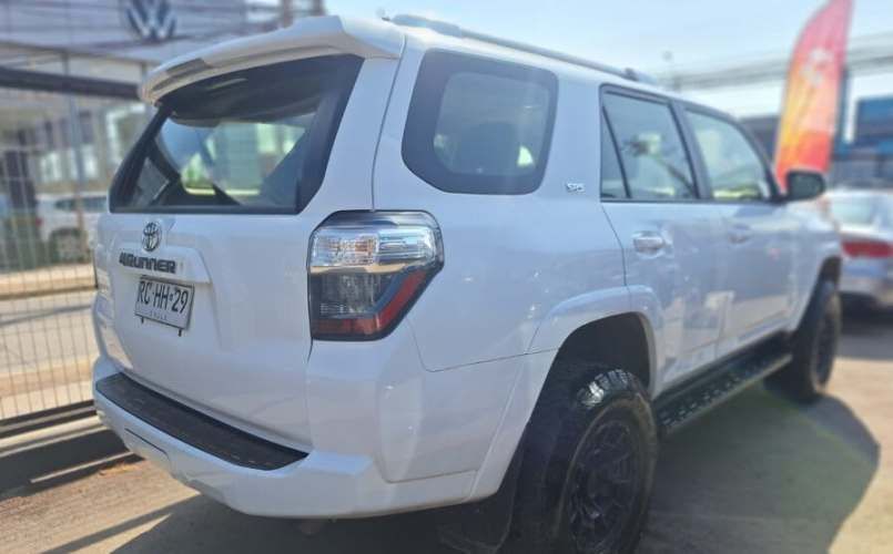 TOYOTA 4RUNNER SR5 4X2 4.0 FULL AUT. AÑO 2022