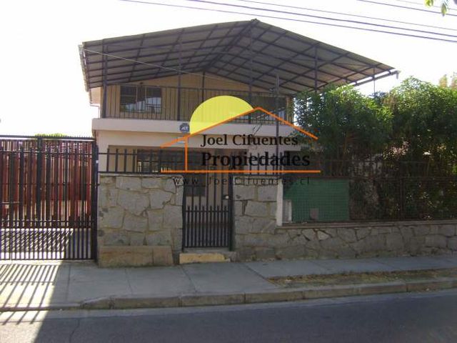 Gran casa sólida 200 mts2 con un terreno de 500 mts2 C-2355