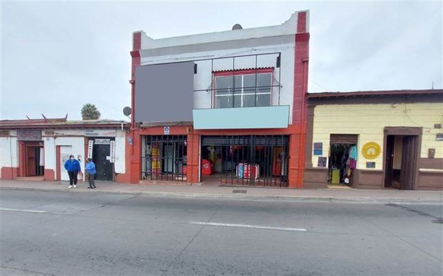 LOCAL COMERCIAL Amplio Local Comercial en Calle Principal del Centro