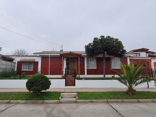 Se vende casa 5D 2B La Serena (71778)