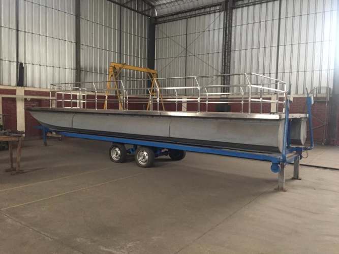 Vendo Catamarán Nuevo, mide 9,6mts de largo x 2,4mts de ancho