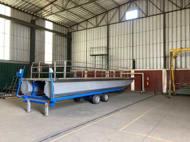 Vendo Catamarán Nuevo, mide 9,6mts de largo x 2,4mts de ancho