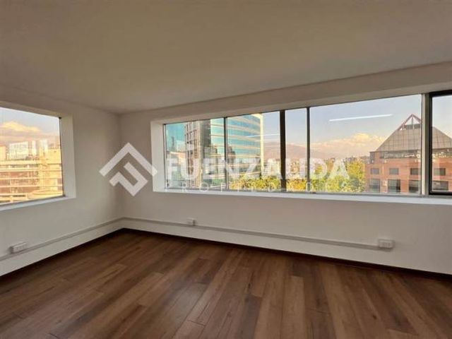 OFICINA Metro Los Leones