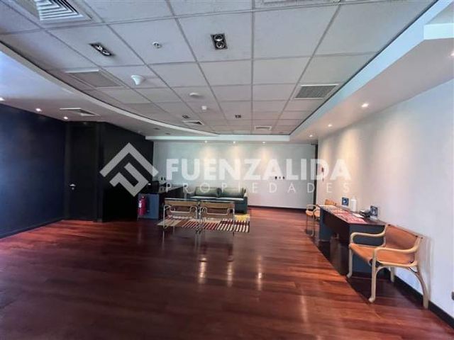 OFICINA Alonso de Córdova metro Manquehue