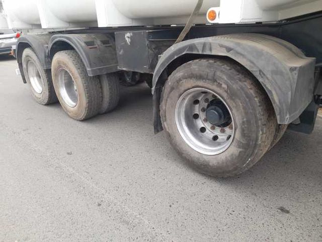 SCANIA R420 AÑO 2009 Y BATEA RANDON