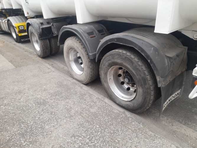 SCANIA R420 AÑO 2009 Y BATEA RANDON