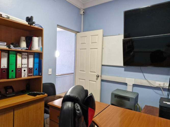 Casa con Giro Comercial  (73438)